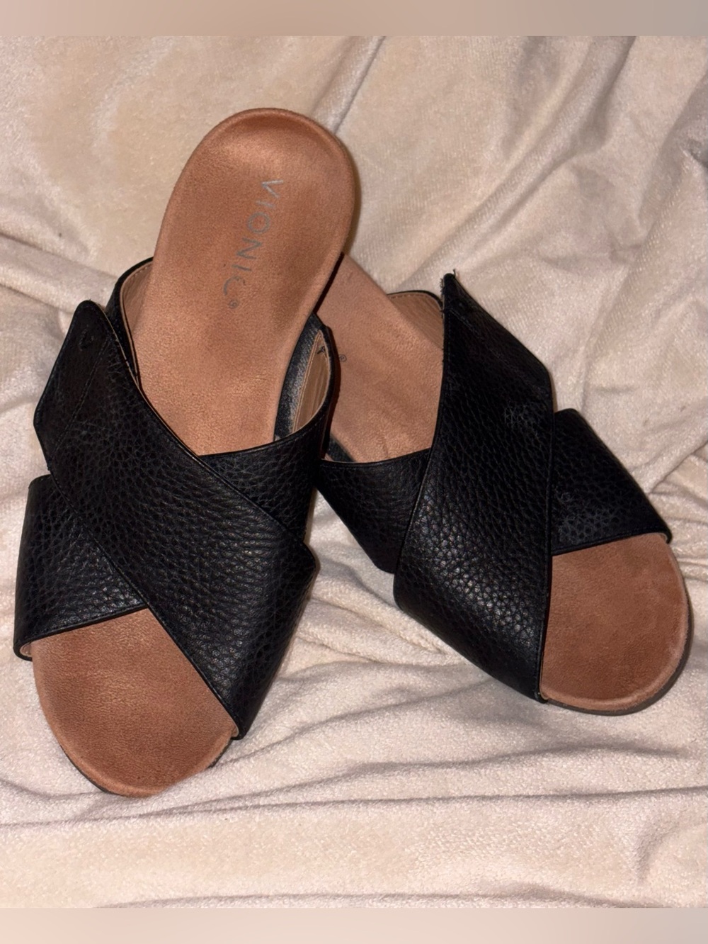 Vionic Leticia Black Pebbled Leather Wedge Sandals Size 7